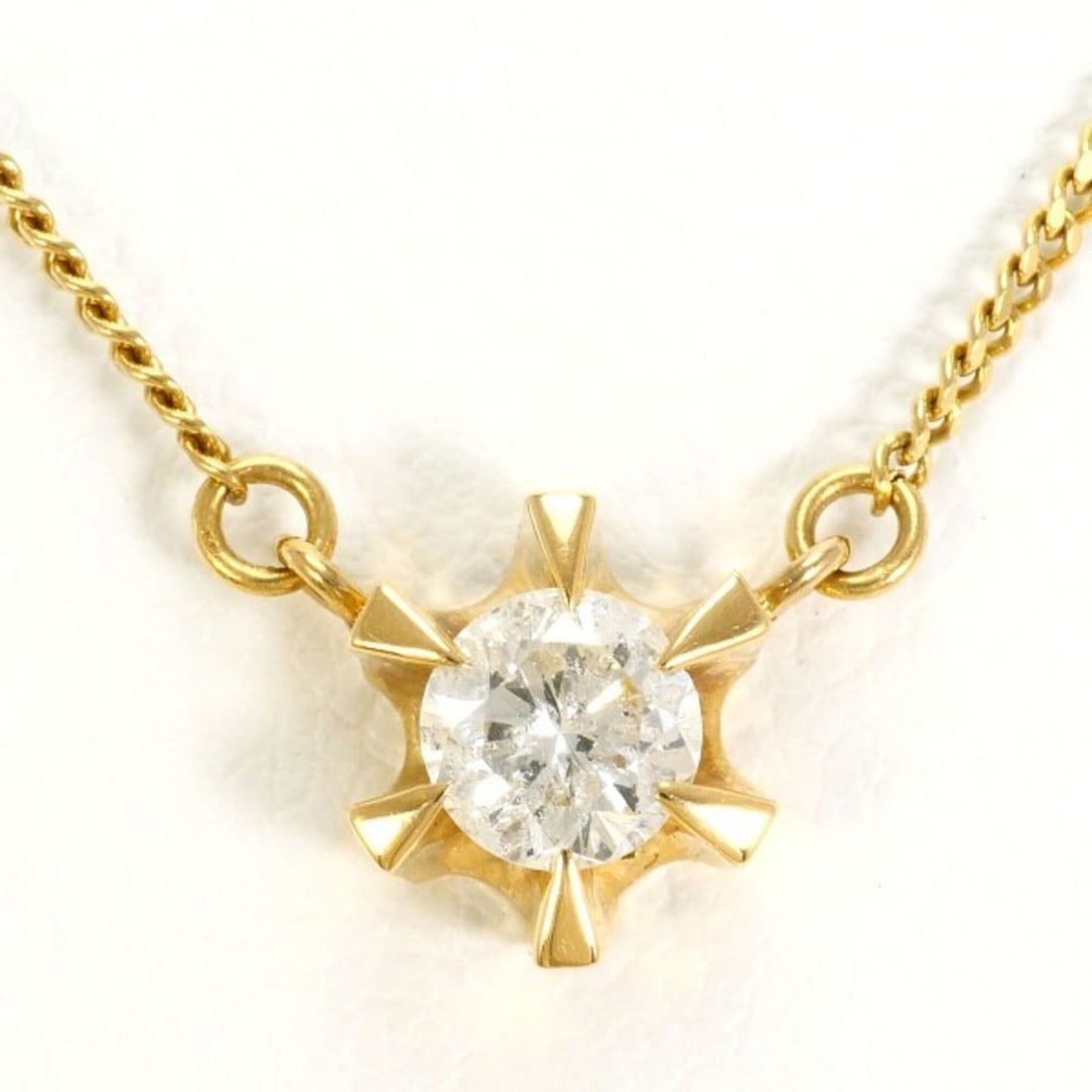 18K (18-karat) Yellow Gold Necklace with 0.31ct Diamond, Certificate of Authenticity, Total Weight: --- Catalog ---Category: SizeWeight: 2.4g / 0.08oz.Pendant Size: 7mm x 7mm / 0.27'' x 0.27''Neck Circumference: 39 cm / 15.35''Category: DesignColor: Yellow goldMetal: GoldStone: DiamondGender: WomenM