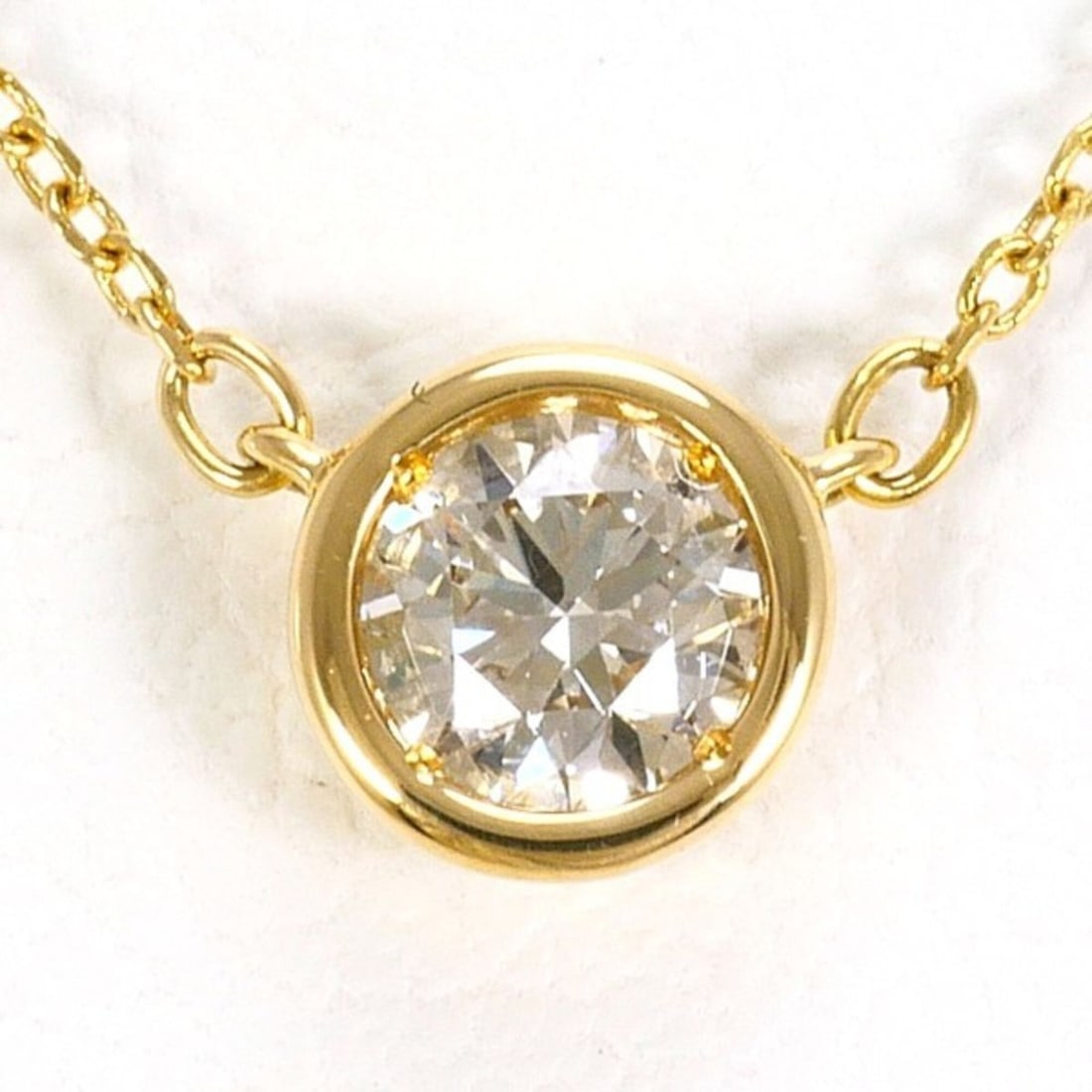 18K (18-karat) Yellow Gold Necklace with Brown Diamond (0.15 carat), Total Weight Approx. 1.0g,: --- Catalog ---Category: SizeWeight: 1g / 0.03oz.Pendant Size: 4mm x 4mm / 0.15'' x 0.15''Neck Circumference: 40 cm / 15.74''Category: DesignColor: Yellow goldMetal: GoldStone: DiamondGender: WomenMat