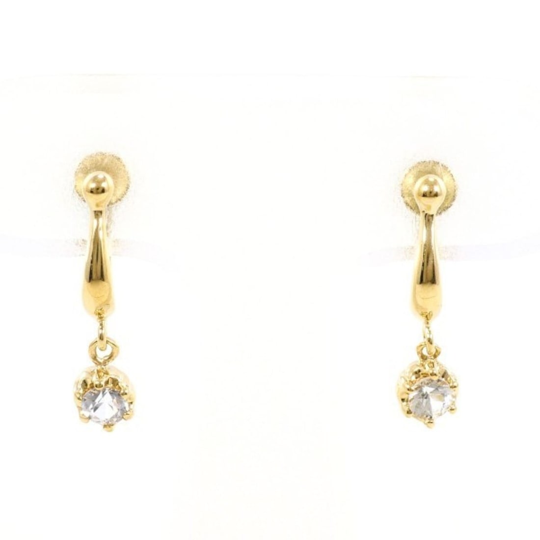 18K (18-karat) Yellow Gold Earrings with White Sapphires, Total Weight Approx. 2.3g, Jewelry: --- Catalog ---Category: SizeWeight: 2.3g / 0.08oz.Category: DesignType: Clip earringsColor: White, Yellow goldMetal: GoldStone: SapphireGender: WomenMaterial: Yellow gold (18K)Metal Purity: 18KCatego