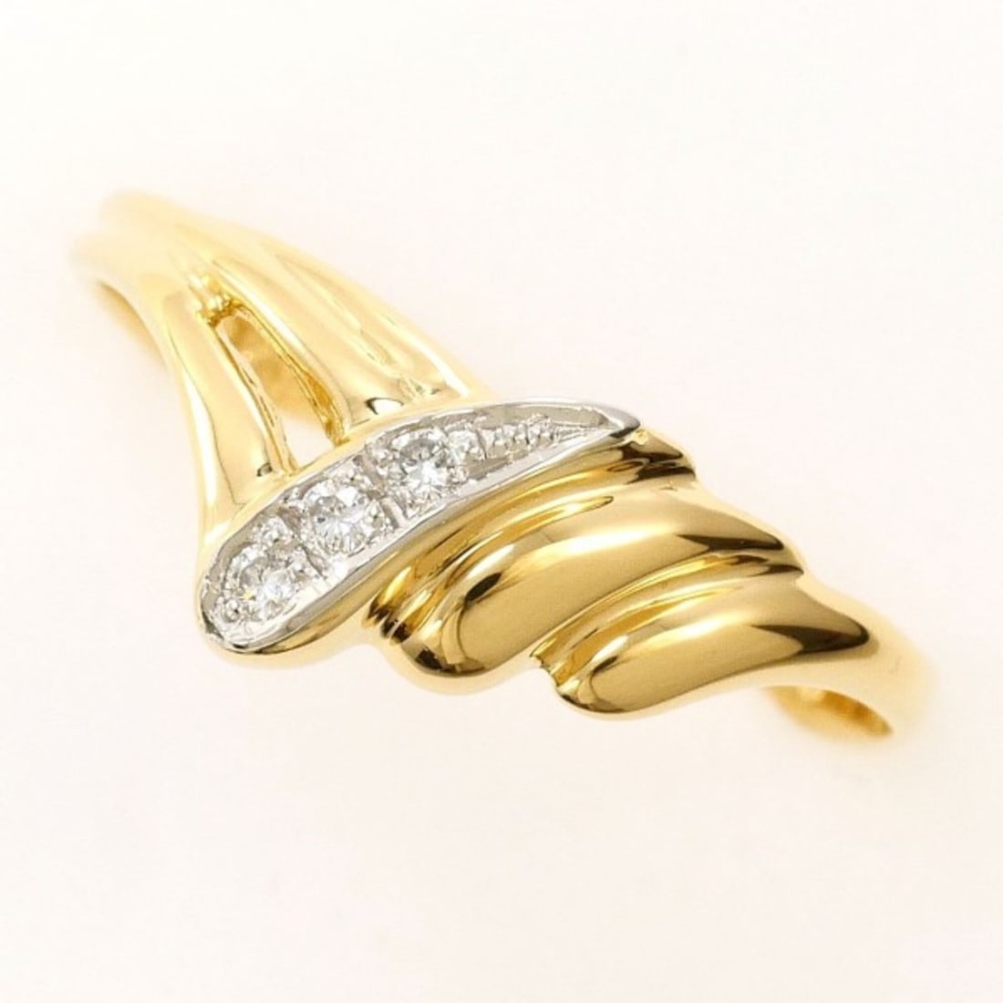 18K (18-karat) Yellow Gold (YG) Ring with 0.03mm Diamond, Total Weight Approx. 1.5g, Jewelry: --- Catalog ---Category: SizeWidth: 7mm / 0.28''Weight: 1.5g / 0.05oz.JP Size: 11US Size: 6Category: DesignType: Band ringColor: White gold, Yellow goldMetal: Gold, White GoldStone: DiamondGender: Wom