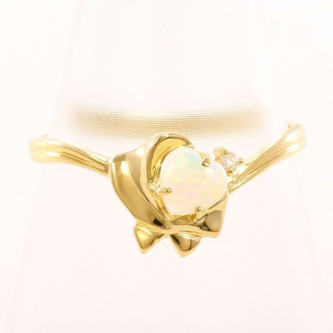18K (18-karat) Yellow Gold Ring with Opal and Diamond, Total Weight Approx. 1.3g, Jewelry: --- Catalog ---Category: SizeWidth: 8mm / 0.31''Weight: 1.3g / 0.04oz.JP Size: 12US Size: 6.5Category: DesignType: Band ringColor: Yellow goldMetal: GoldStone: Diamond, OpalGender: WomenMaterial: Yell