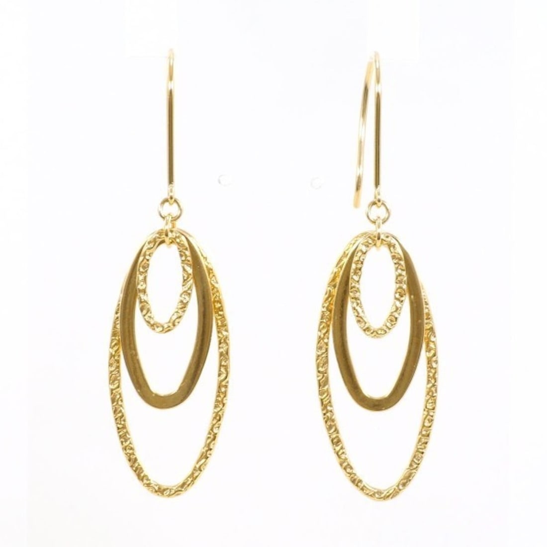 18K (18-karat) Yellow Gold Earrings, Total Weight Approx. 2.8g, Jewelry: --- Catalog ---Category: SizeWeight: 2.8g / 0.09oz.Category: DesignType: Drop earringsColor: Yellow goldMetal: GoldGender: WomenMaterial: Yellow gold (18K)Metal Purity: 18KCategory: GeneralBrand: Unbr