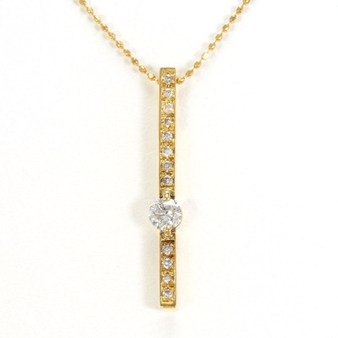 18K (18-karat) Yellow Gold Necklace with 0.18ct Diamond, Total Weight Approx. 2.3g, 45cm, Jewelry: --- Catalog ---Category: SizeWeight: 2.3g / 0.08oz.Pendant Size: 23mm x 3mm / 0.9'' x 0.11''Neck Circumference: 45 cm / 17.71''Category: DesignColor: Yellow goldMetal: GoldStone: DiamondGender: WomenM