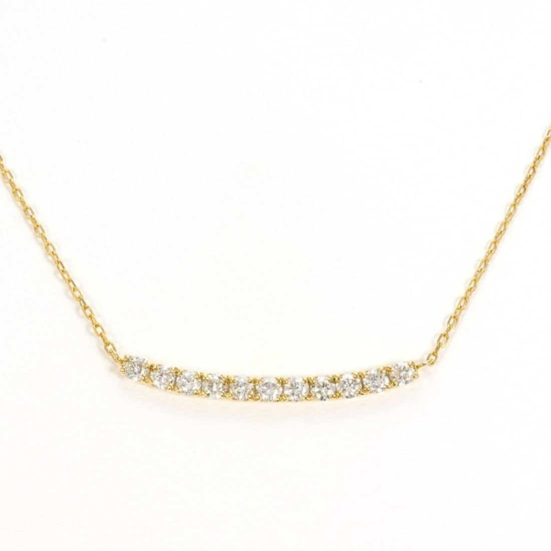 18K (18-karat) Yellow Gold Necklace with Diamonds, Total Weight Approx. 1.7g, 42cm, Jewelry: --- Catalog ---Category: SizeWeight: 1.7g / 0.05oz.Pendant Size: 4mm x 25mm / 0.15'' x 0.98''Neck Circumference: 42 cm / 16.53''Category: DesignColor: Yellow goldMetal: GoldStone: DiamondGender: Women