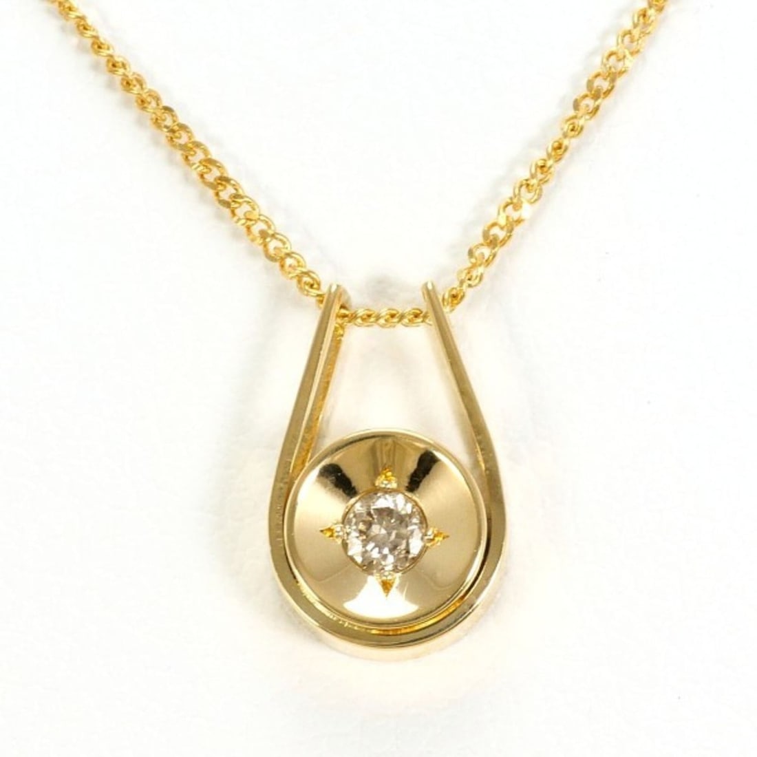 18K (18-karat) Yellow Gold Necklace with Diamonds, Total Weight Approx. 2.0g, 40cm, Jewelry: --- Catalog ---Category: SizeWeight: 2g / 0.07oz.Pendant Size: 10mm x 6mm / 0.39'' x 0.23''Neck Circumference: 40 cm / 15.74''Category: DesignColor: Yellow goldMetal: GoldStone: DiamondGender: WomenMa