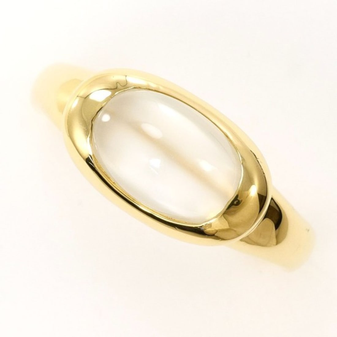 18K (18-karat) Yellow Gold Ring with Moonstone, Total Weight Approx. 3.0g, Jewelry: --- Catalog ---Category: SizeWidth: 8mm / 0.31''Weight: 3g / 0.1oz.JP Size: 10US Size: 5.5Category: DesignType: Band ringColor: Yellow goldMetal: GoldStone: MoonstoneGender: WomenMaterial: Yellow gold