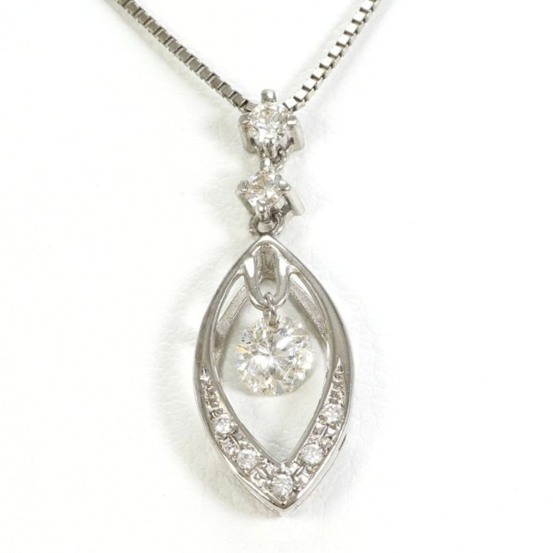 18K (18-karat white gold) necklace with 0.25 carat diamond (SI2 clarity, 0.11 diamond), includes (1 of 6)