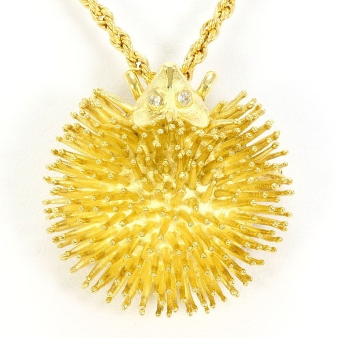 18K (18-karat) Yellow Gold Necklace Brooch with 0.025g Diamond, Total Weight Approx. 19.3g, 53cm,: --- Catalog ---Category: SizeWeight: 19.3g / 0.68oz.Pendant Size: 27mm x 28mm / 1.06'' x 1.1''Neck Circumference: 53 cm / 20.86''Category: DesignColor: Yellow goldMetal: GoldStone: DiamondGender: Wome