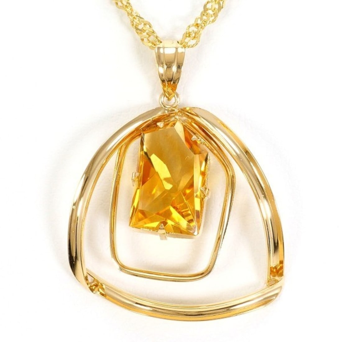18K (18-karat) Yellow Gold Necklace with Citrine, Total Weight Approx. 5.0g, 40cm, Jewelry: --- Catalog ---Category: SizeWeight: 5g / 0.17oz.Pendant Size: 29mm x 22mm / 1.14'' x 0.86''Neck Circumference: 40 cm / 15.74''Category: DesignColor: Yellow goldMetal: GoldStone: CitrineGender: WomenM