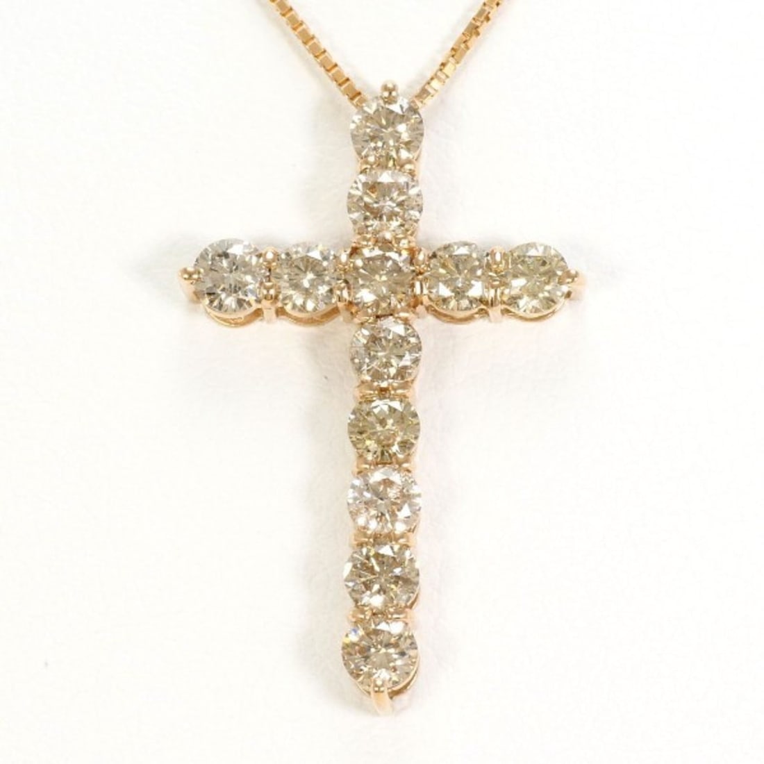 18K (18-karat gold) Pink Gold Necklace with Brown Diamond (1.50 carat), Total Weight Approx. 3.5g,: --- Catalog ---Category: SizeWeight: 3.5g / 0.12oz.Pendant Size: 27mm x 17mm / 1.06'' x 0.66''Neck Circumference: 45 cm / 17.71''Category: DesignColor: Brown, Pink goldMetal: GoldStone: DiamondGender: