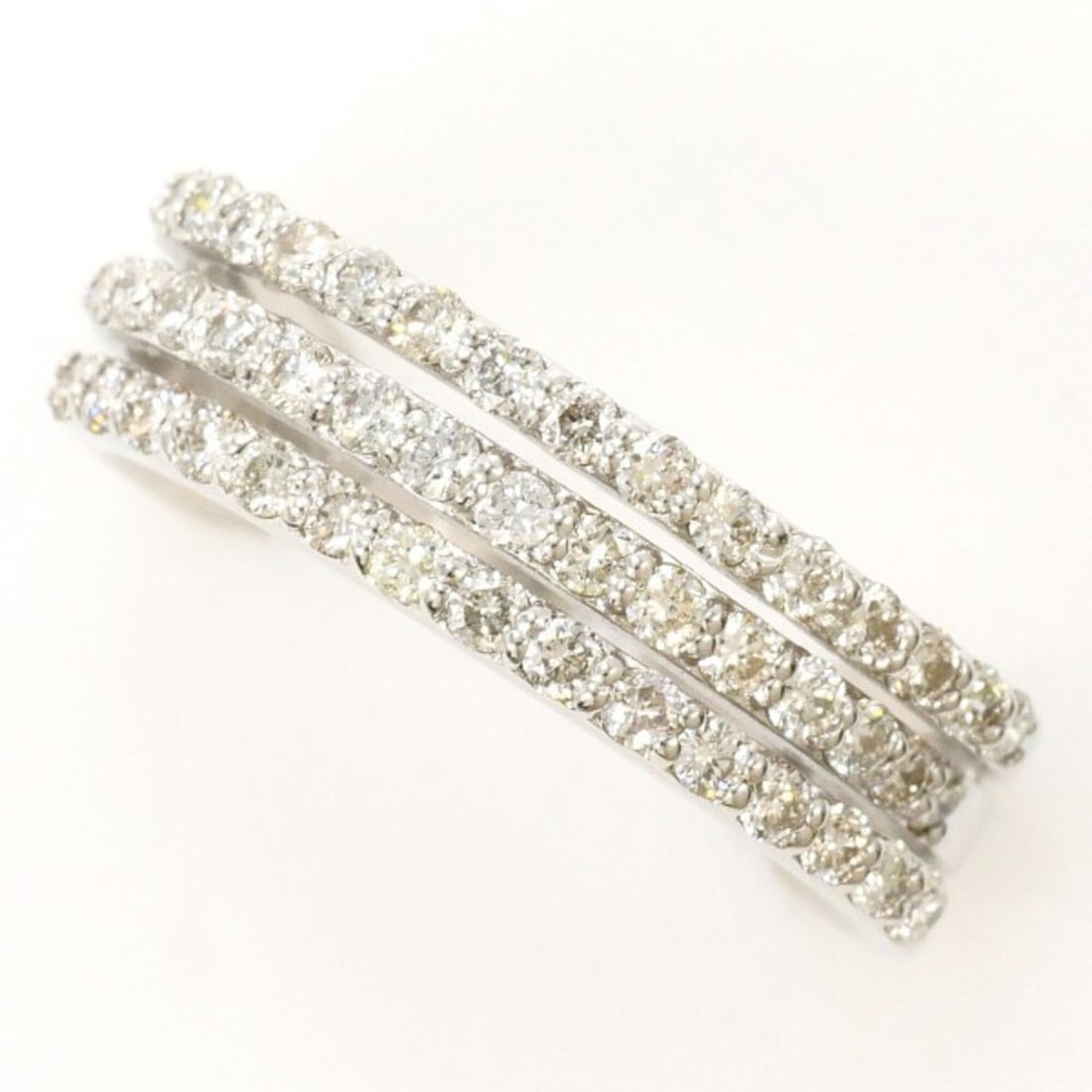 18K (18-karat white gold) ring with a 0.50ct diamond. Total weight approximately 3.2g. Jewelry.: --- Catalog ---Category: SizeWidth: 5mm / 0.2''Weight: 3.2g / 0.11oz.JP Size: 8US Size: 4.5Category: DesignType: Band ringColor: White goldMetal: White GoldStone: DiamondGender: WomenMaterial: White g