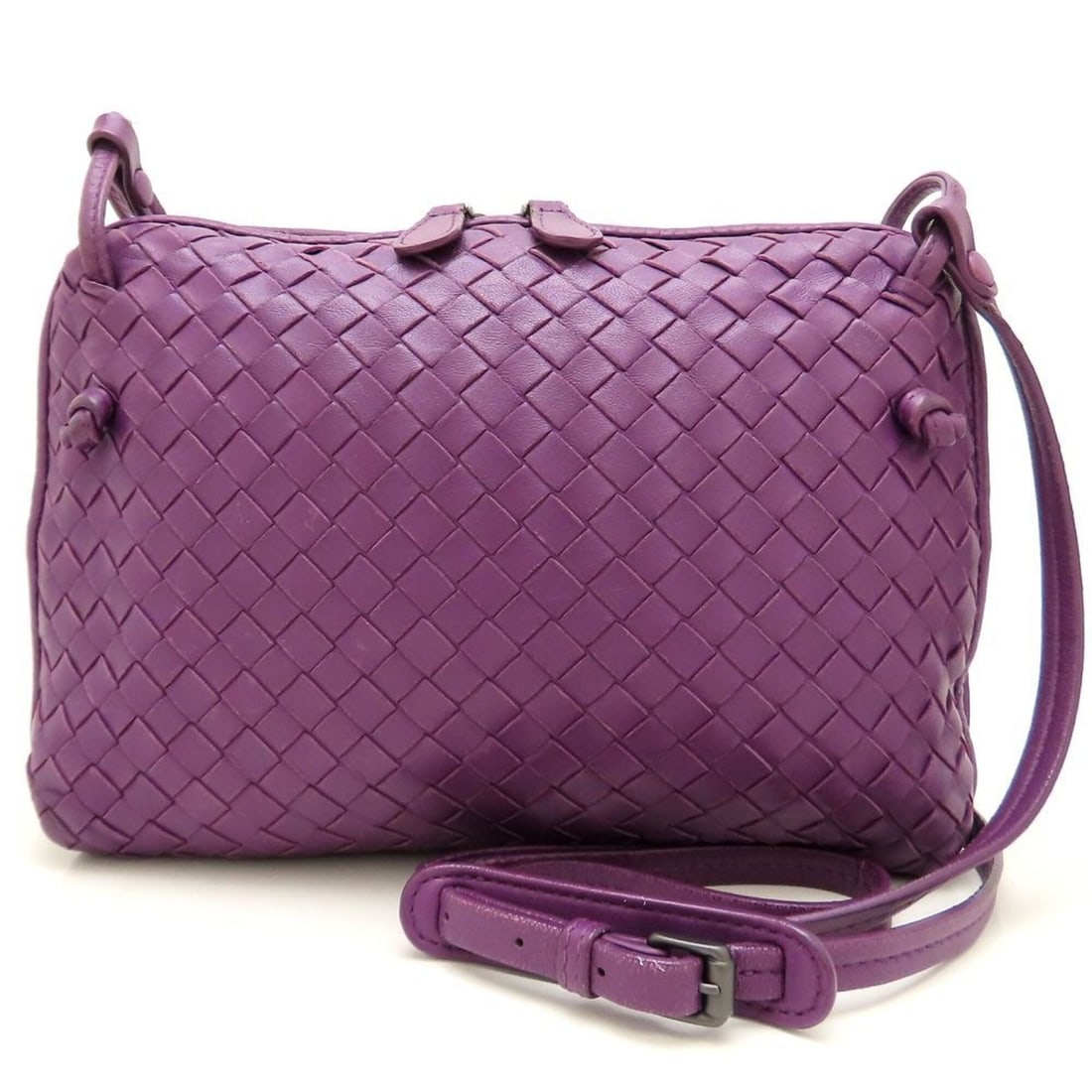 BOTTEGA VENETA Nodini Intrecciato Shoulder Bag 245354 Leather Purple Women's 353273: --- Catalog ---Category: SizeSize (HxWxD): 18cm x 23cm x 5cm / 7.08'' x 9.05'' x 1.96''Category: DesignType: Shoulder bagColor: PurpleGender: WomenMaterial: Leather Category: GeneralMPN: 245354Brand: 