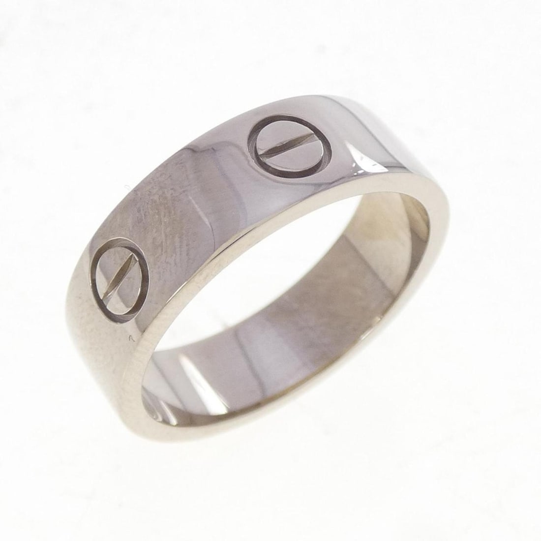 Cartier Love Ring: --- Catalog ---Category: PackNumber in Pack: 1Category: SizeWidth: 6.1mm / 0.24''Weight: 8.7g / 0.3oz.JP Size: 16US Size: 8Brand Size: 57Category: DesignType: Band ringColor: White goldMaterial: White