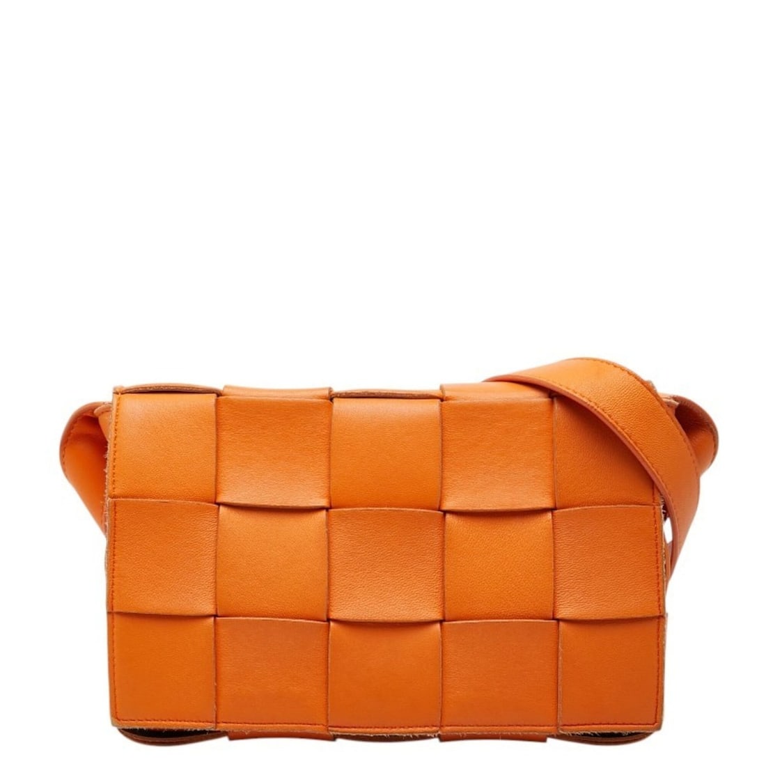 Bottega Veneta Maxi Intrecciato Cassette Bag, Crossbody Shoulder Orange Leather, Women's: --- Catalog ---Category: SizeStrap Drop: 55cm / 21.65''Size (HxWxD): 15cm x 22cm x 5.5cm / 5.9'' x 8.66'' x 2.16''Category: DesignType: Shoulder bagColor: OrangeGender: WomenClosure: MagnetMaterial: L