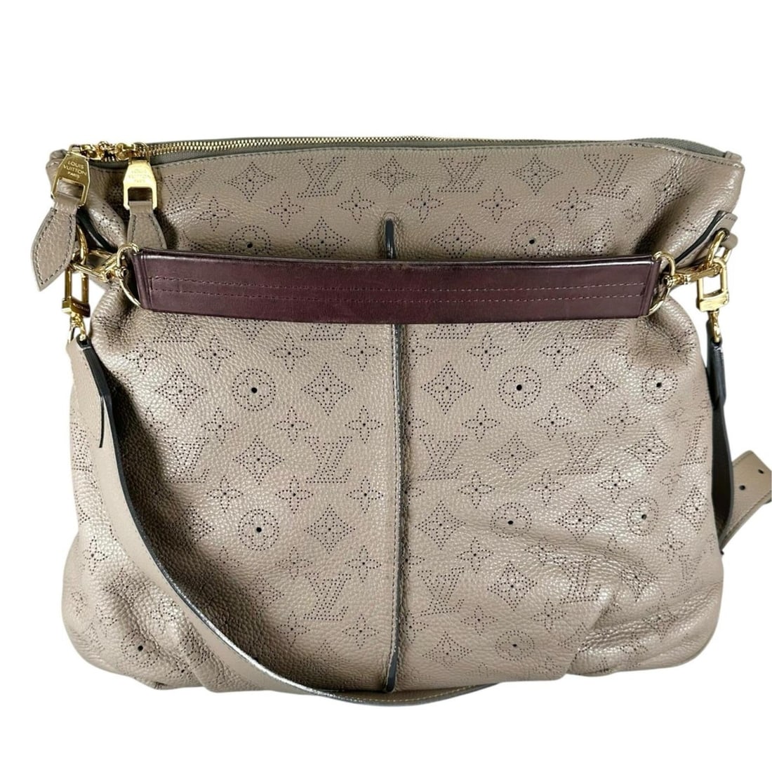 LOUIS VUITTON Selene MM Mahina M94213 Shoulder Bag Leather Taupe Women's 2-way: --- Catalog ---Category: SizeSize (HxWxD): 34cm x 43cm x 5cm / 13.38'' x 16.92'' x 1.96''Category: DesignType: Shoulder bagColor: Gray, TaupeGender: WomenMaterial: Leather Hardware Color: GoldCategory