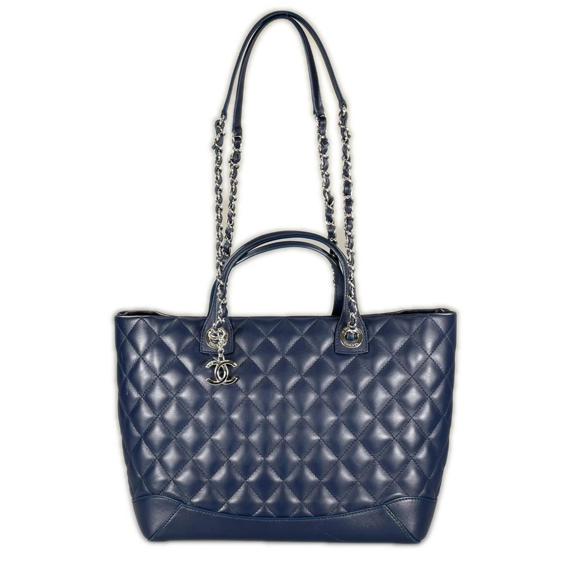 CHANEL Matelassé Tote Bag, Calfskin, Navy, Women's: --- Catalog ---Category: SizeSize (HxWxD): 24cm x 29cm x 16cm / 9.44'' x 11.41'' x 6.29''Category: DesignType: Tote bagColor: NavyGender: WomenMaterial: Leather Leather/Fur Type: CalfskinCategory: Gen