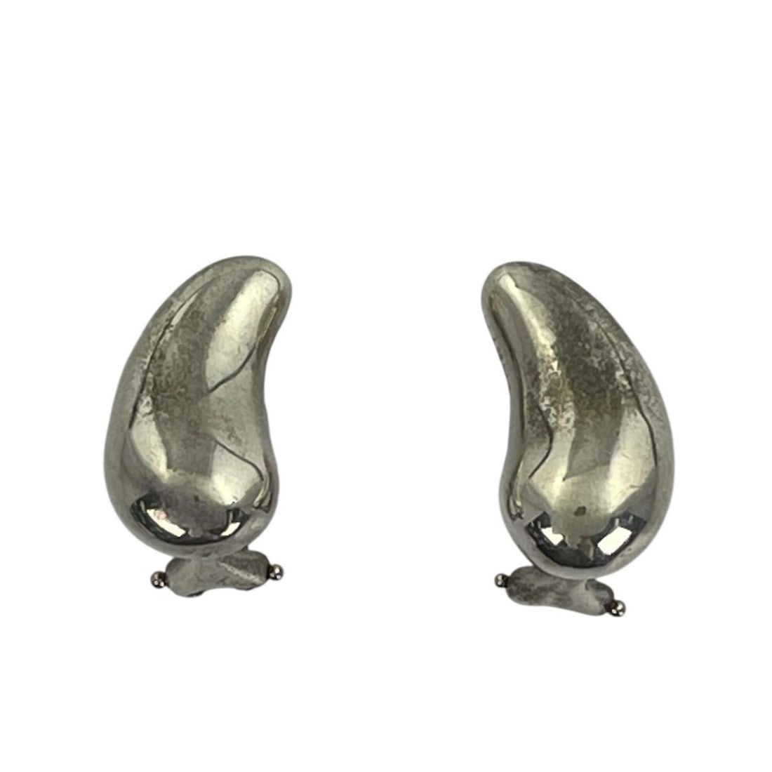 TIFFANY & Co. Sterling Silver 925 Earrings for Women: --- Catalog ---Category: SizeSize (HxWxD): 2.00mm x 1.00mm / 0.08'' x 0.04''Category: DesignType: Clip earringsColor: SilverGender: WomenMaterial: Silver 925Category: GeneralBrand: Tiffany--- Item Lis