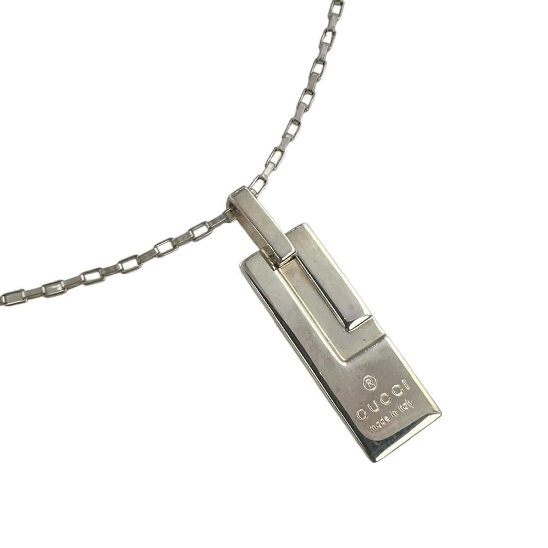 GUCCI necklace, sterling silver (925), for women.: --- Catalog ---Category: SizePendant Size: 45mm x 10mm / 1.77'' x 0.39''Neck Circumference: 49 cm / 19.29''Category: DesignColor: SilverGender: WomenMaterial: Silver 925Necklace Type: NecklaceCategory