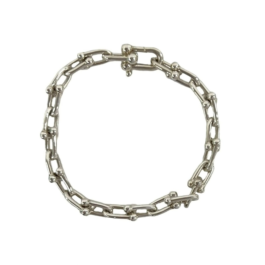 TIFFANY&Co. Tiffany HardWear Small Link Bracelet, Sterling Silver 925 Chain Bangle 39239: --- Catalog ---Category: SizeLength: 17.5cm / 6.88''Category: DesignType: BangleColor: SilverGender: WomenMaterial: Silver 925Category: GeneralBrand: Tiffany--- Item List ---Section: ConditionRanking: