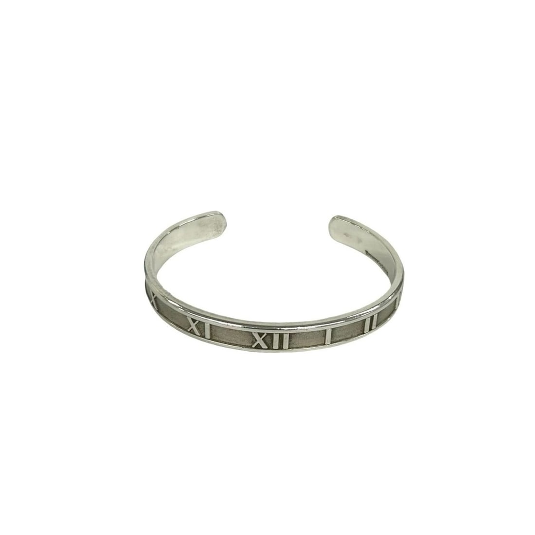 TIFFANY&Co. Tiffany Atlas Bangle, Sterling Silver 925 Bracelet, Accessory, Silver, 35308: --- Catalog ---Category: SizeLength: 15.5cm / 6.1''Category: DesignType: BangleColor: SilverGender: WomenMaterial: Silver 925Category: GeneralBrand: Tiffany--- Item List ---Section: ConditionRanking: 