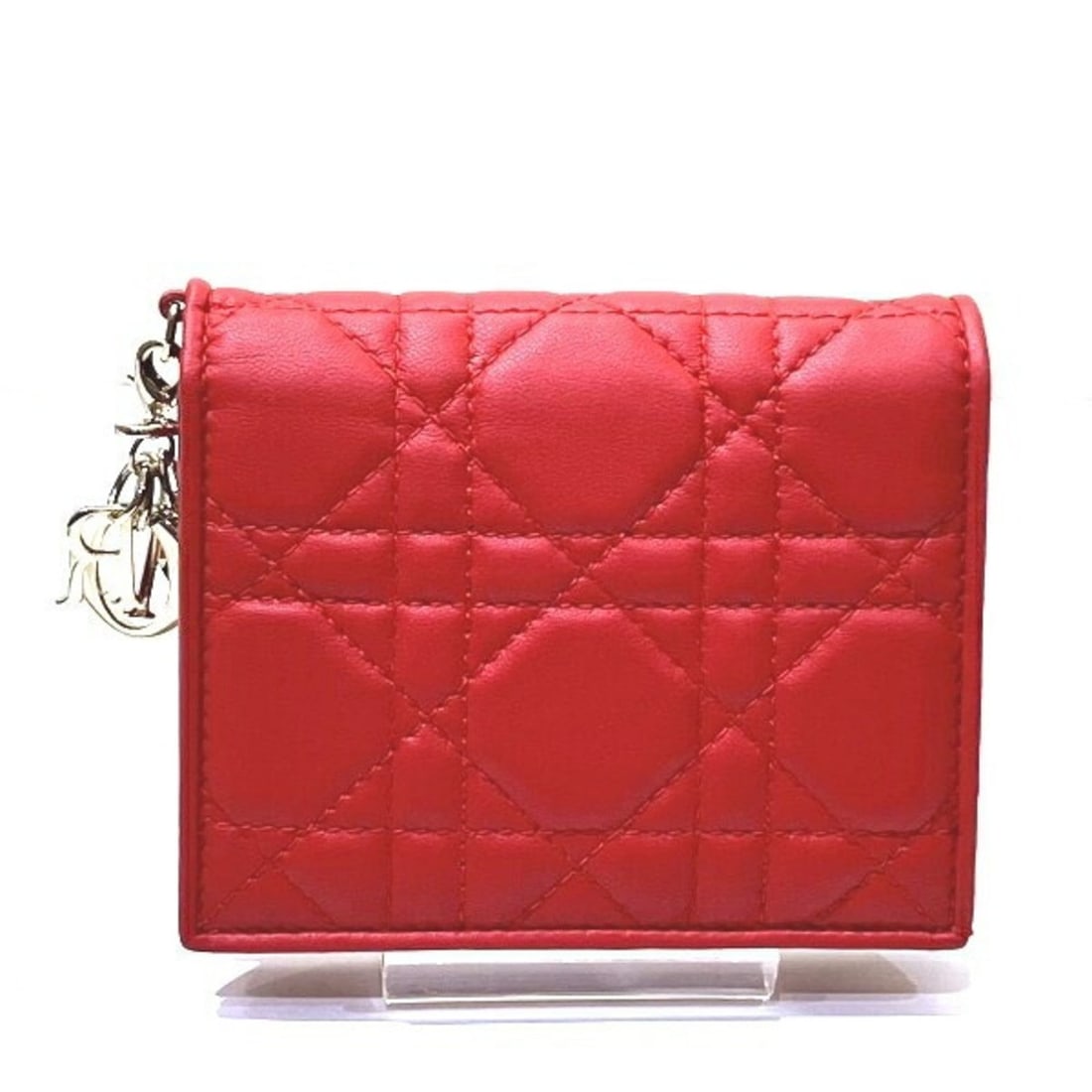 Christian Dior Dior Cannage 43-MA-0128 Bi-fold Wallet with Charm for Women: --- Catalog ---Category: SizeSize (HxWxD): 9cm x 11cm x 2.5cm / 3.54'' x 4.33'' x 0.98''Category: DesignType: Wallet (bi-fold)Color: Red colorGender: WomenMaterial: Leather Category: GeneralBrand: Chr
