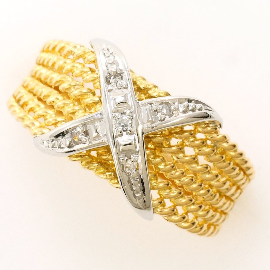 PT900 Platinum 18K Yellow Gold Ring with Diamond (carat weight not stamped), Total Weight 3.2g,: --- Catalog ---Category: SizeWidth: 9mm / 0.35''Weight: 3.2g / 0.11oz.JP Size: 10.5US Size: 5.5Category: DesignType: Band ringColor: Platinum, Yellow goldMetal: Gold, PlatinumStone: DiamondGender: Wom
