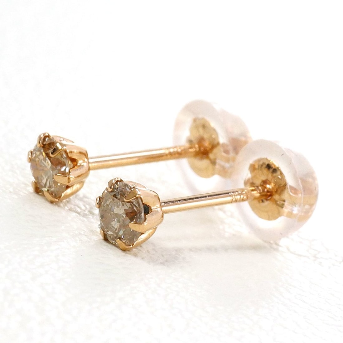 18K (18-karat gold) Pink Gold Earrings with 0.1ct Diamonds, Total Weight 0.2g, Jewelry: --- Catalog ---Category: SizeWeight: 0.2g / 0oz.Category: DesignType: Stud earringsColor: Pink goldMetal: GoldStone: DiamondGender: WomenMaterial: Pink gold (18K)Metal Purity: 18KWeight (ct.): 0.1Cate