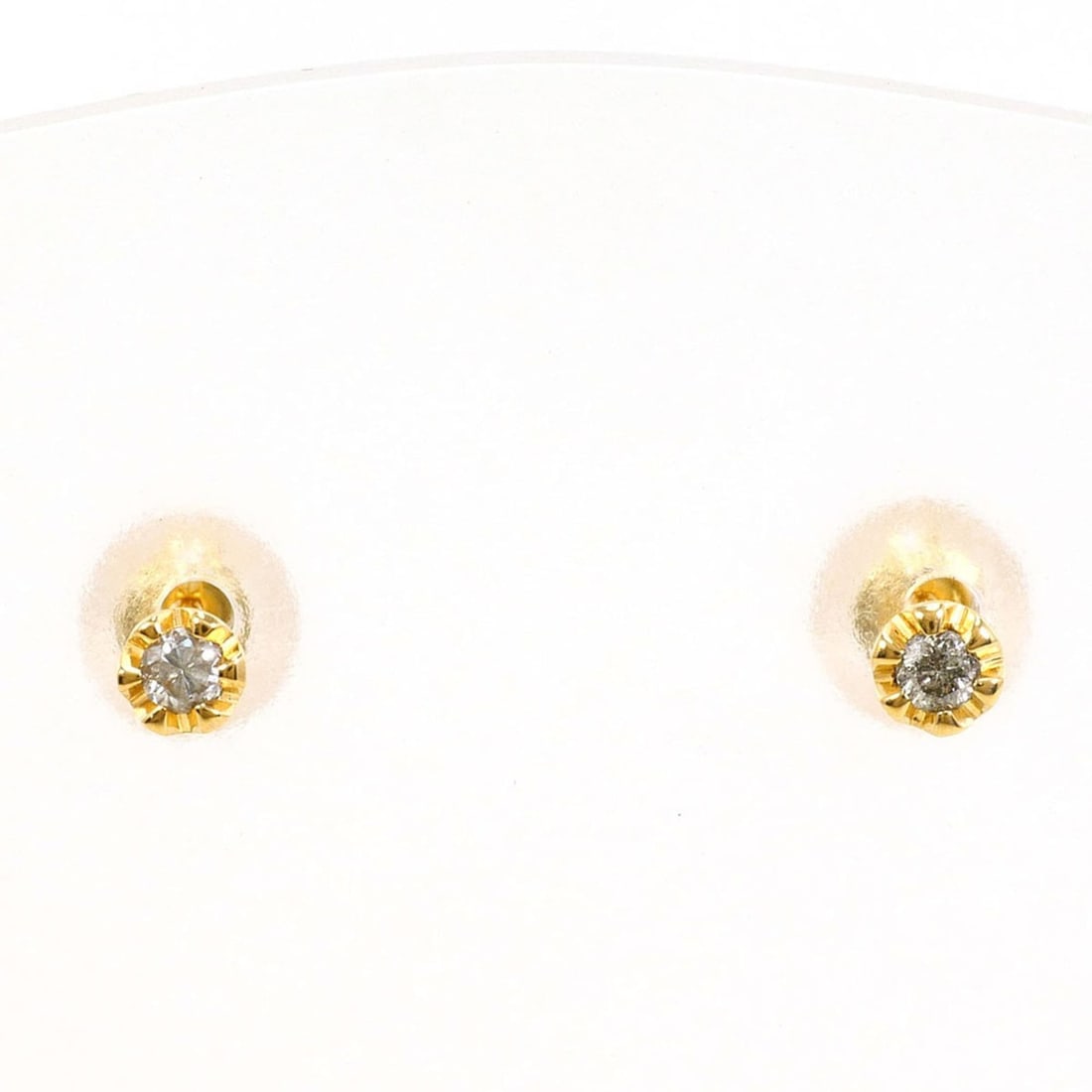 18K (18-karat) yellow gold earrings with diamonds (carat marking not included). Total weight: 0.4g. (1 of 20)