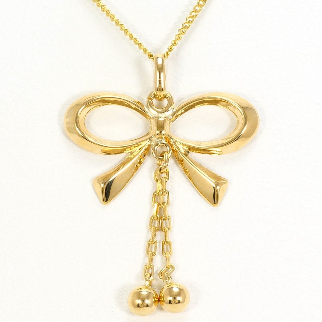 18K (18-karat) Yellow Gold Necklace, Total Weight 1.9g, 40cm, Jewelry: --- Catalog ---Category: SizeWeight: 1.9g / 0.06oz.Pendant Size: 25mm x 19mm / 0.98'' x 0.74''Neck Circumference: 40 cm / 15.74''Category: DesignColor: Yellow goldMetal: GoldGender: WomenMaterial: Yel