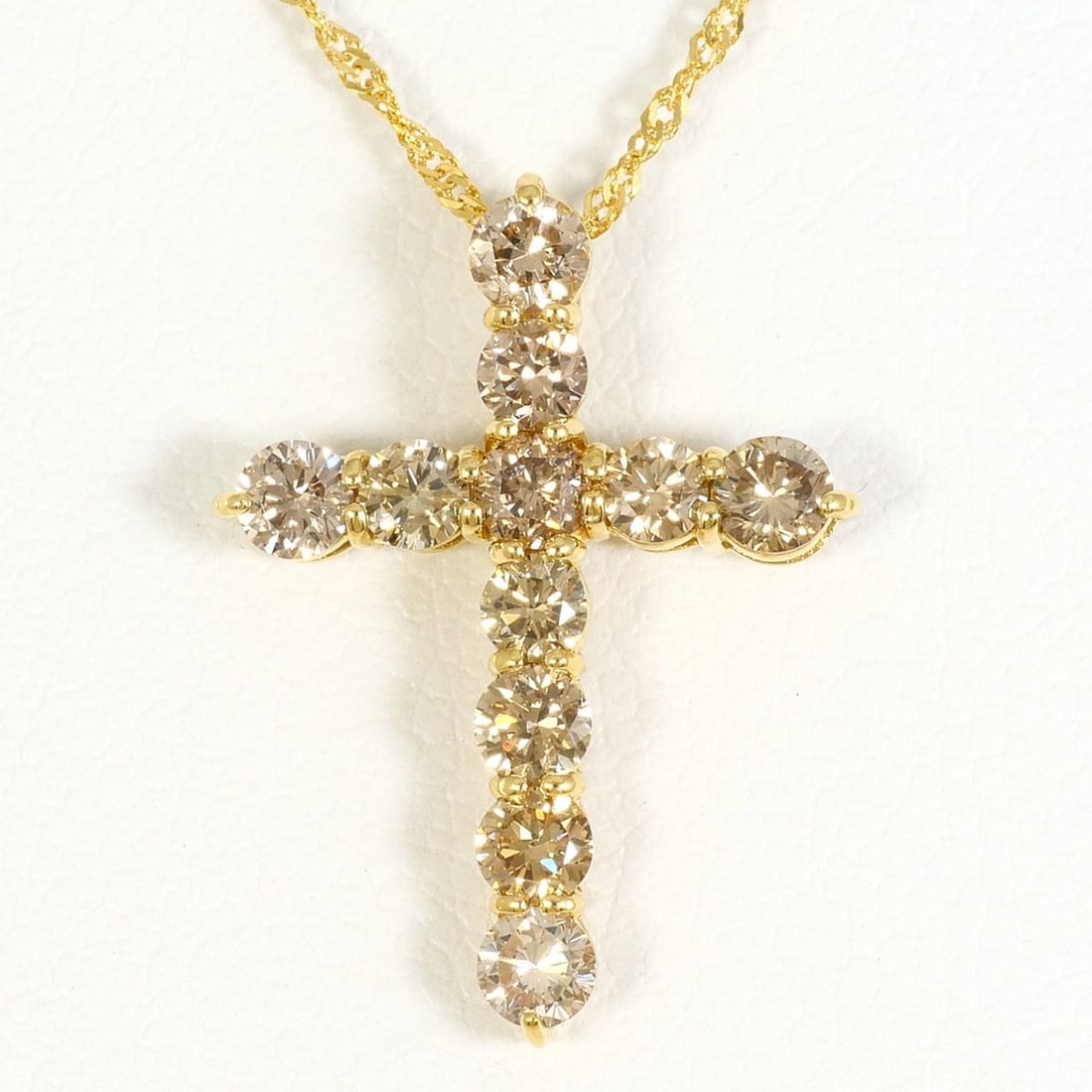 18K (18-karat) Yellow Gold Necklace with Brown Diamond (0.80ct), Total Weight 1.6g, 40cm, Jewelry: --- Catalog ---Category: SizeWeight: 1.6g / 0.05oz.Pendant Size: 20mm x 14mm / 0.78'' x 0.55''Neck Circumference: 40 cm / 15.74''Category: DesignColor: Brown, Yellow goldMetal: GoldStone: DiamondGende
