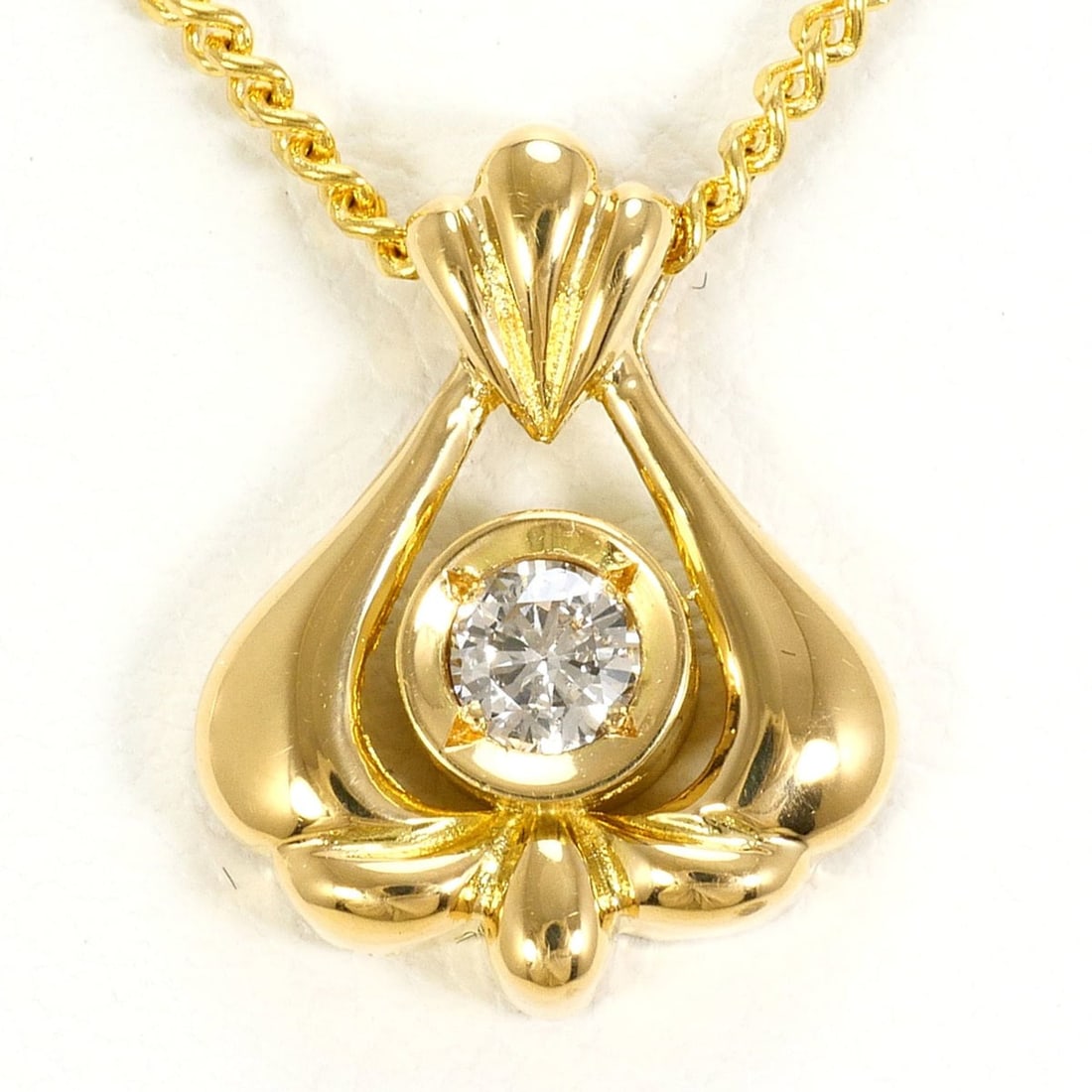 18K (18-karat) Yellow Gold Necklace with 0.11ct Diamond, Total Weight 4.7g, 43cm, Jewelry: --- Catalog ---Category: SizeWeight: 4.7g / 0.16oz.Pendant Size: 14mm x 11mm / 0.55'' x 0.43''Neck Circumference: 43 cm / 16.92''Category: DesignColor: Yellow goldMetal: GoldStone: DiamondGender: Wome