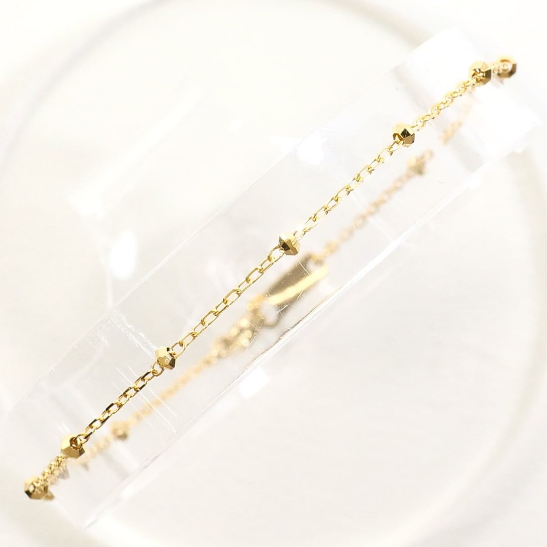 18K (18-karat) Yellow Gold Bracelet, Total Weight 0.6g, 16cm, Jewelry: --- Catalog ---Category: SizeLength: 16cm / 6.29''Weight: 0.6g / 0.02oz.Category: DesignType: Charm braceletColor: Yellow goldMetal: GoldGender: WomenMaterial: Yellow gold (18K)Metal Purity: 18KCatego