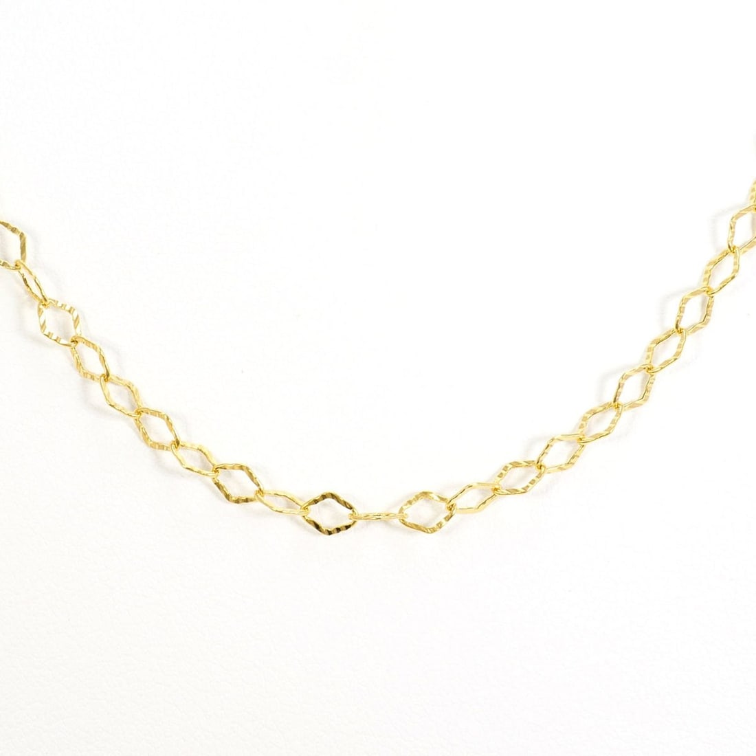 18K (18-karat) Yellow Gold Necklace, Total Weight 3.3g, 100cm, Jewelry: --- Catalog ---Category: SizeWeight: 3.3g / 0.11oz.Neck Circumference: 100 cm / 39.36''Category: DesignColor: Yellow goldMetal: GoldGender: WomenMaterial: Yellow gold (18K)Metal Purity: 18KNecklace Ty