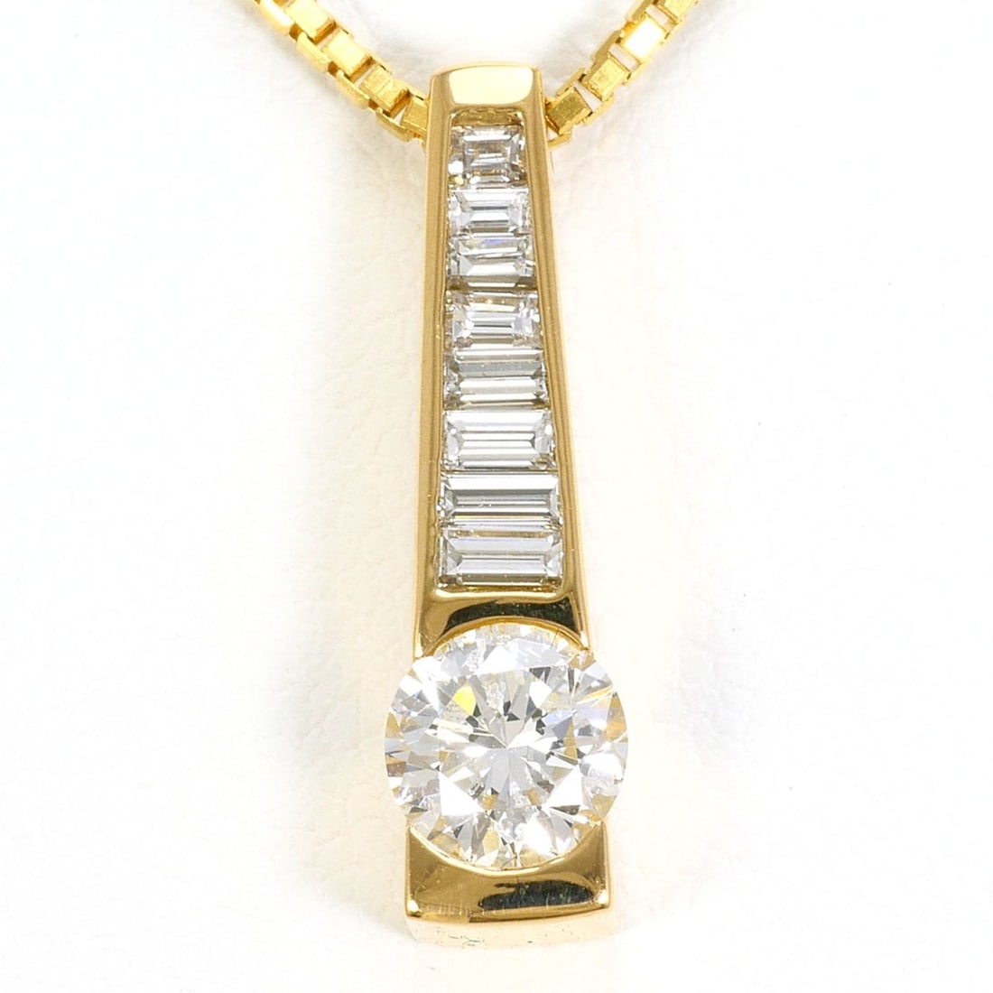 18K (18-karat) Yellow Gold Necklace with 0.58 ct and 0.29 Diamonds, Certificate of Authenticity (1 of 17)