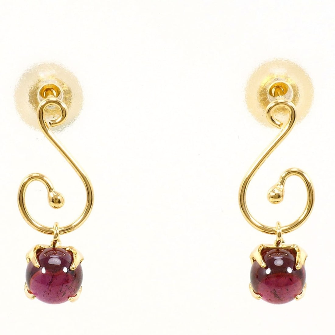 18K (18-karat) Yellow Gold Earrings with Rhodolite Garnet, Total Weight 0.7g, Jewelry: --- Catalog ---Category: SizeWeight: 0.7g / 0.02oz.Category: DesignType: Drop earringsColor: Yellow goldMetal: GoldStone: GarnetGender: WomenMaterial: Yellow gold (18K)Metal Purity: 18KCategory: Gener