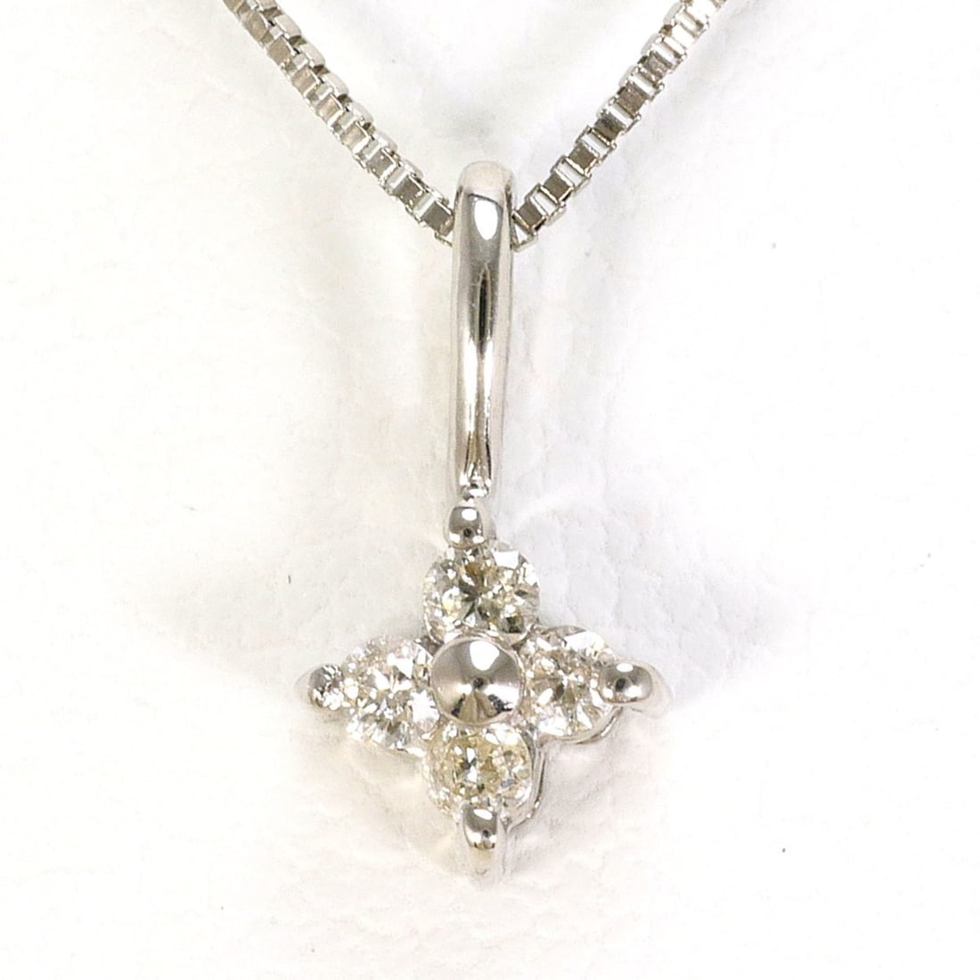 18K (18-karat white gold) necklace with 0.05ct diamond, total weight 1.2g, 40cm length. Jewelry. (1 of 18)