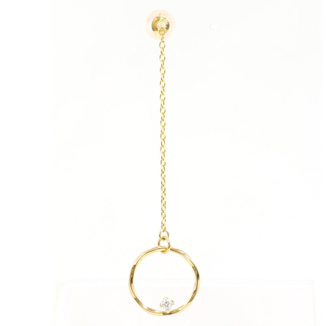 18K (18-karat) Yellow Gold (YG) Earring (single) with Zirconia, Total Weight 0.5g, Jewelry: --- Catalog ---Category: SizeWeight: 0.5g / 0.01oz.Category: DesignType: Drop earringsColor: Yellow goldMetal: GoldStone: Cubic zirconiaGender: WomenMaterial: Yellow gold (10K), Yellow gold (18K)Metal