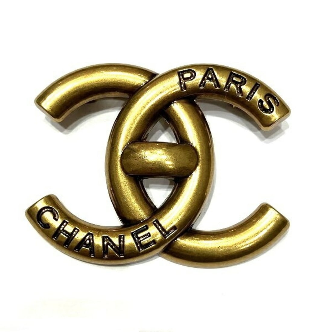Chanel Coco Mark B21 K Brooch - Women's Brand Accessories: --- Catalog ---Category: SizeSize (HxWxD): 3.3cm x 4.5cm / 1.29'' x 1.77''Category: DesignType: BroochColor: GoldGender: WomenMaterial: Gold platingCategory: GeneralBrand: Chanel--- Item List ---Secti
