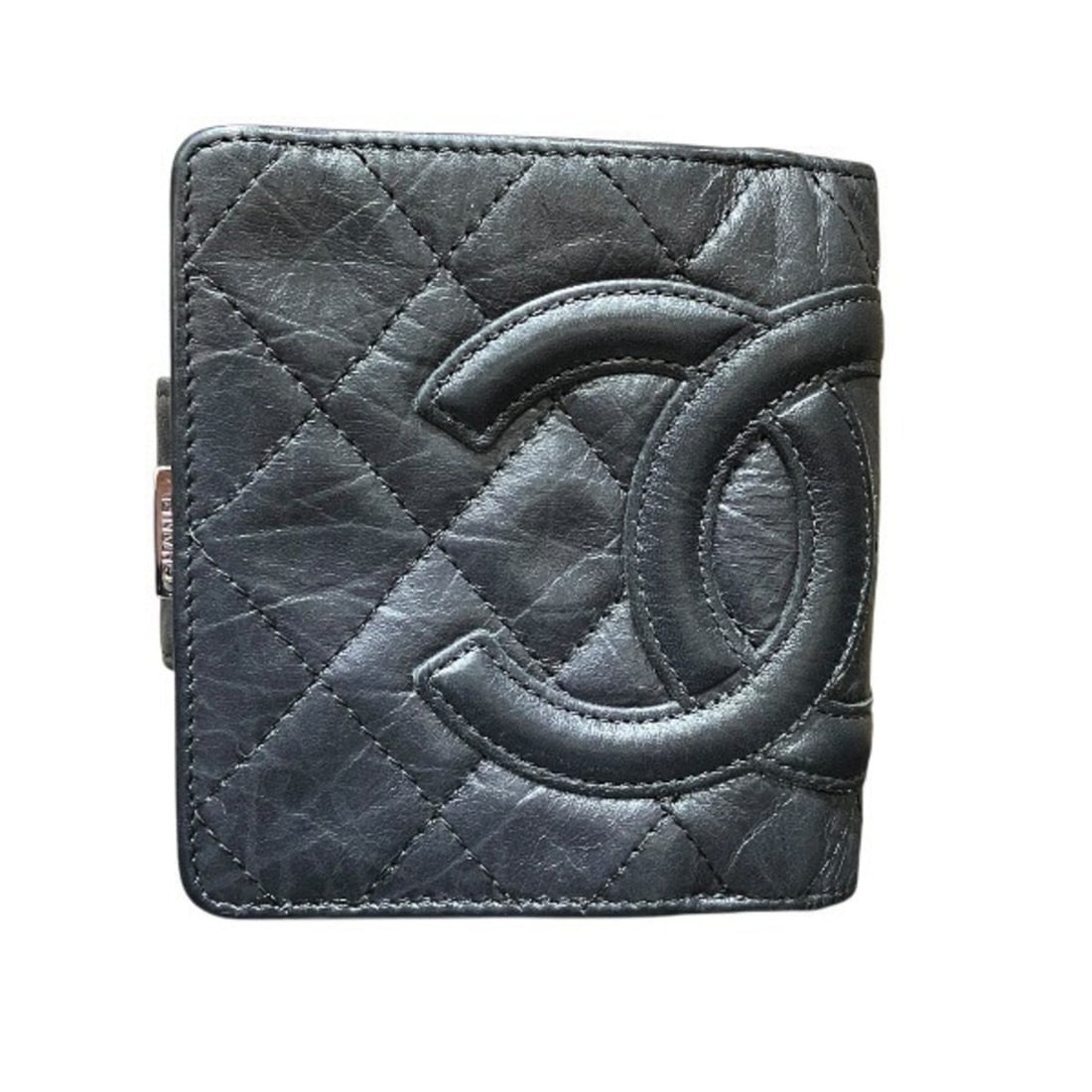 Chanel Cambon Line Matelassé Bi-fold Wallet for Men and Women: --- Catalog ---Category: SizeSize (HxWxD): 10cm x 10cm x 2cm / 3.93'' x 3.93'' x 0.78''Category: DesignType: Wallet (bi-fold)Color: BlackGender: Men,WomenMaterial: Leather Leather/Fur Type: LambskinCa