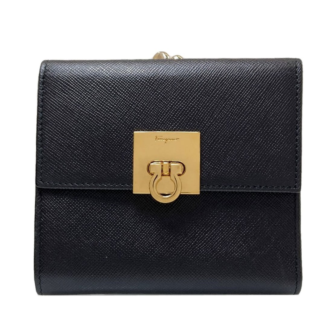 Salvatore Ferragamo Gancini hardware bi-fold leather wallet for women: --- Catalog ---Category: SizeSize (HxWxD): 10cm x 11.5cm x 2cm / 3.93'' x 4.52'' x 0.78''Category: DesignType: Wallet (bi-fold)Color: BlackGender: WomenMaterial: Leather Category: GeneralBrand: Salvat