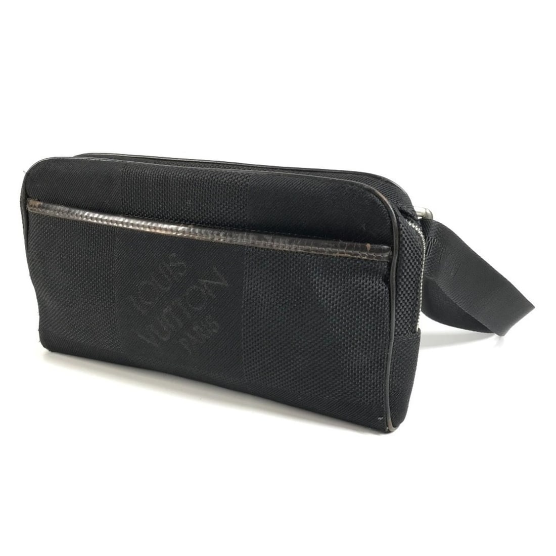 LOUIS VUITTON M93620 Damier Geant Acrobat Belt Bag, Crossbody Body Canvas, Black. Suitable for men: --- Catalog ---Category: SizeSize (HxWxD): 14.5cm x 26cm / 5.7'' x 10.23''Category: DesignType: Shoulder bag, Sling bagColor: BlackGender: Men,Women,UnisexMaterial: Damier Geant Category: GeneralLine:
