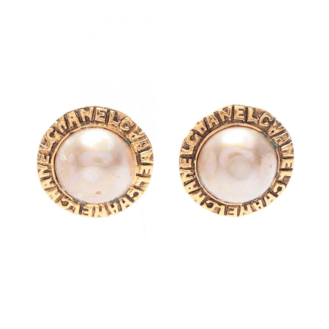 Chanel logo earrings, gold-plated (GP), faux pearl, women's, gold/ivory tones.: --- Catalog ---Category: SizeSize (HxWxD): 26.00mm x 26.00mm / 1.02'' x 1.02''Category: DesignType: Clip earringsColor: Gold, IvoryGender: WomenMaterial: Gold platingCategory: GeneralBrand: Chanel--- 