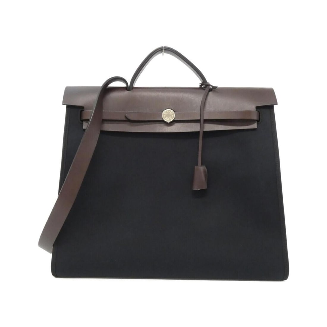 Hermes Herbag Zip MM 060301CK Handbag: --- Catalog ---Category: SizeSize (HxWxD): 34cm x 38cm x 14cm / 13.38'' x 14.96'' x 5.51''Category: DesignType: Handbag, PouchColor: Black, EbeneGender: Men,WomenMaterial: Toile officier Hardware