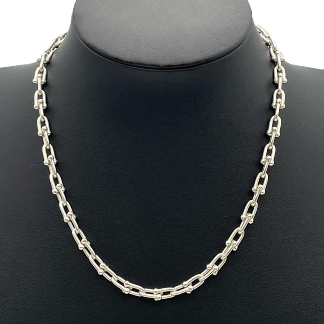 Tiffany & Co. Hardware Small Link Necklace 60153093 SV925 42.4g Silver Women's: --- Catalog ---Category: SizeNeck Circumference: 45 cm / 17.71''Category: DesignColor: SilverGender: WomenMaterial: Silver 925Necklace Type: NecklaceCategory: GeneralMPN: 60153093Brand: Tiffany--- Ite