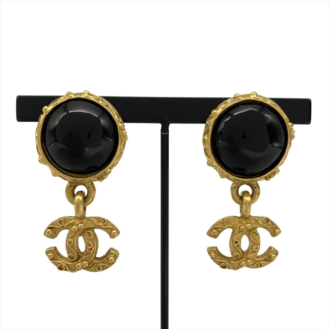 Chanel Coco Mark GP Earrings, Metal, 96A, Black with Gold Hardware, Women's: --- Catalog ---Category: SizeSize (HxWxD): 39.00mm x 20.00mm / 1.54'' x 0.79''Category: DesignType: Clip earringsColor: Black, GoldGender: WomenMaterial: MetalCategory: GeneralBrand: ChanelCountry of 