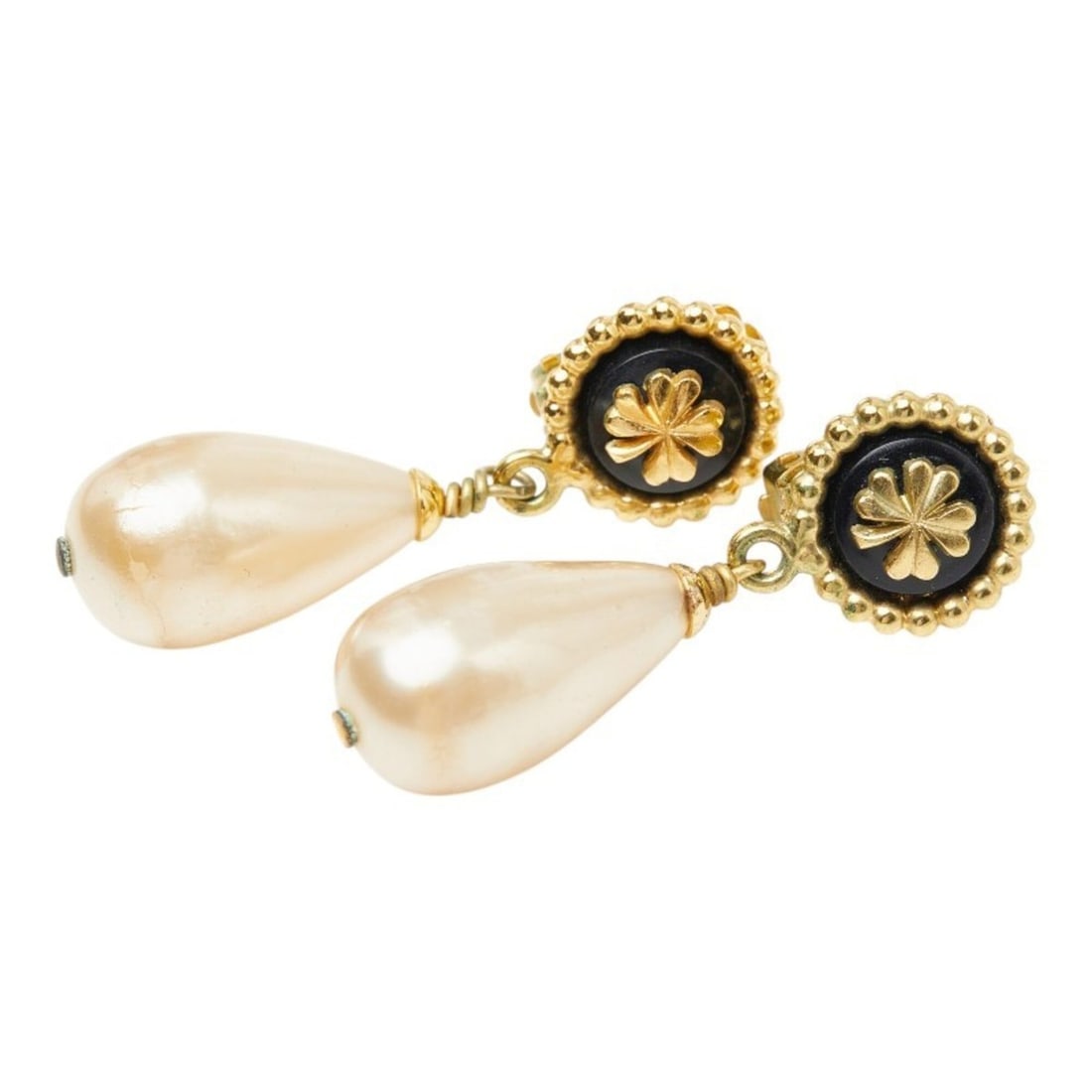 Chanel Clover Earrings, Gold Plated, Faux Pearl, Women's.: --- Catalog ---Category: SizeSize (HxWxD): 45.60mm x 14.60mm / 1.80'' x 0.57''Category: DesignType: Clip earringsColor: GoldGender: WomenCategory: GeneralBrand: Chanel--- Item List ---Section: Conditi