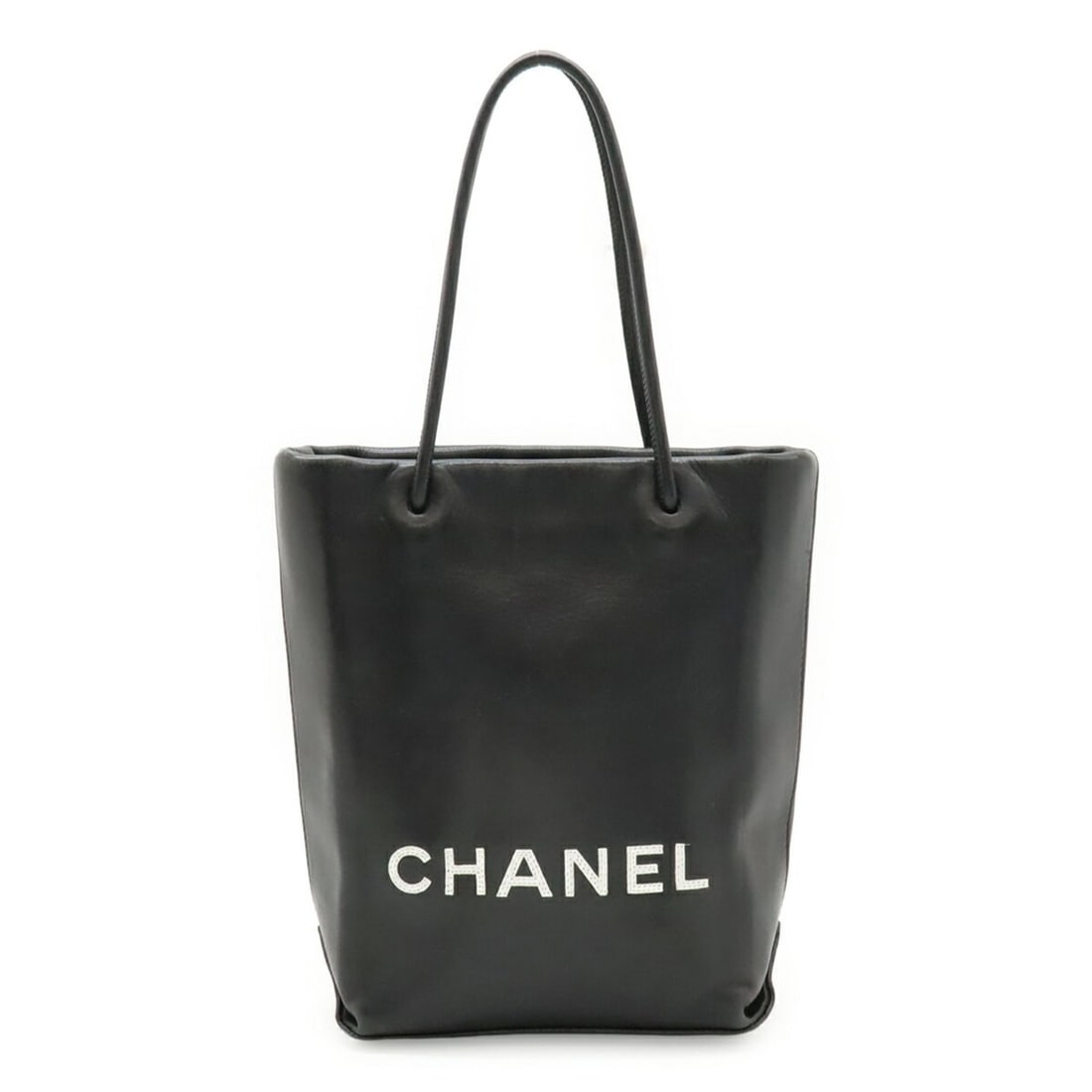 CHANEL Essential Tote PM Small Bag Handbag Leather Black White A46880: --- Catalog ---Category: SizeSize (HxWxD): 21.5cm x 14.5cm x 7.5cm / 8.46'' x 5.7'' x 2.95''Category: DesignType: Handbag, Tote bagColor: Black, WhiteGender: WomenMaterial: Leather Category: GeneralMP