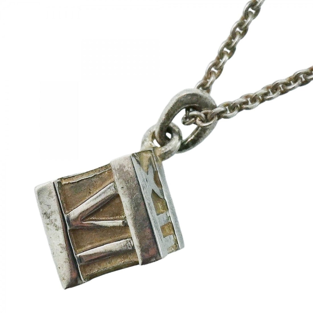 Tiffany & Co. Atlas Cube Necklace, Sterling Silver 925, for Men and Women: --- Catalog ---Category: SizePendant Size: 19.9mm x 12.8mm / 0.78'' x 0.5''Neck Circumference: 41 cm / 16.14''Category: DesignGender: Men,WomenMaterial: Silver 925Necklace Type: NecklaceCategory: Gene