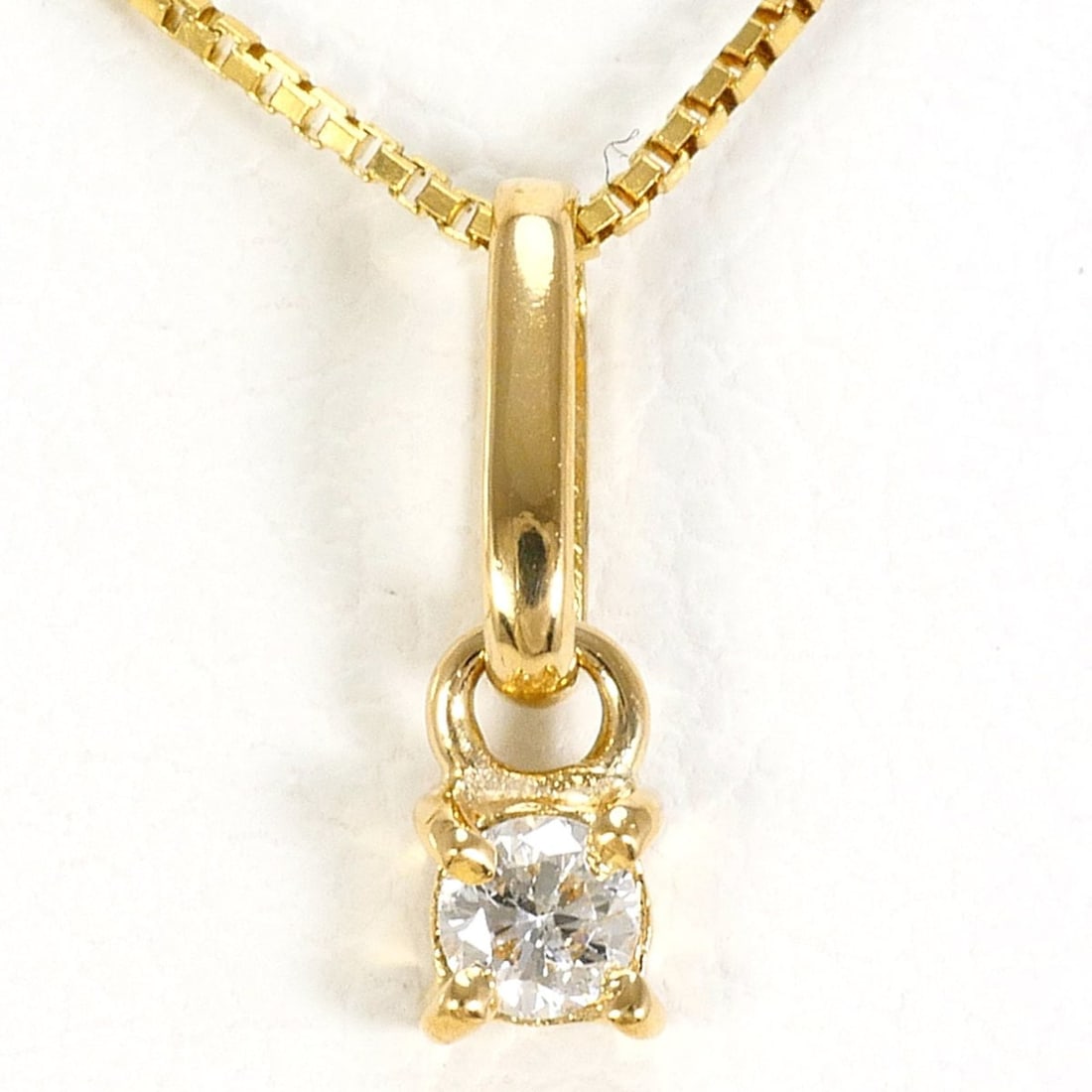 18K (18-karat) Yellow Gold Necklace with Diamond (carat weight not stamped), Total Weight 1.3g, (1 of 11)