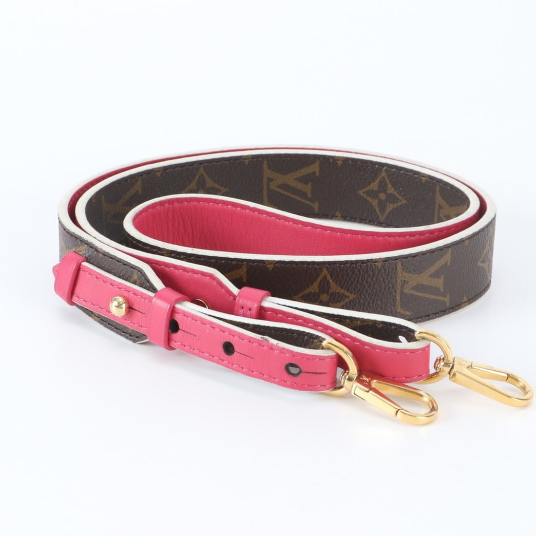 Louis Vuitton Monogram J02352 Leather Shoulder Strap, Crossbody Bag Accessory for Women: --- Catalog ---Category: SizeHandle/Strap Length: 119cm / 46.85''Category: DesignType: StrapGender: WomenMaterial: LeatherCategory: GeneralLine: MonogramBrand: Louis Vuitton--- Item List ---Section: C